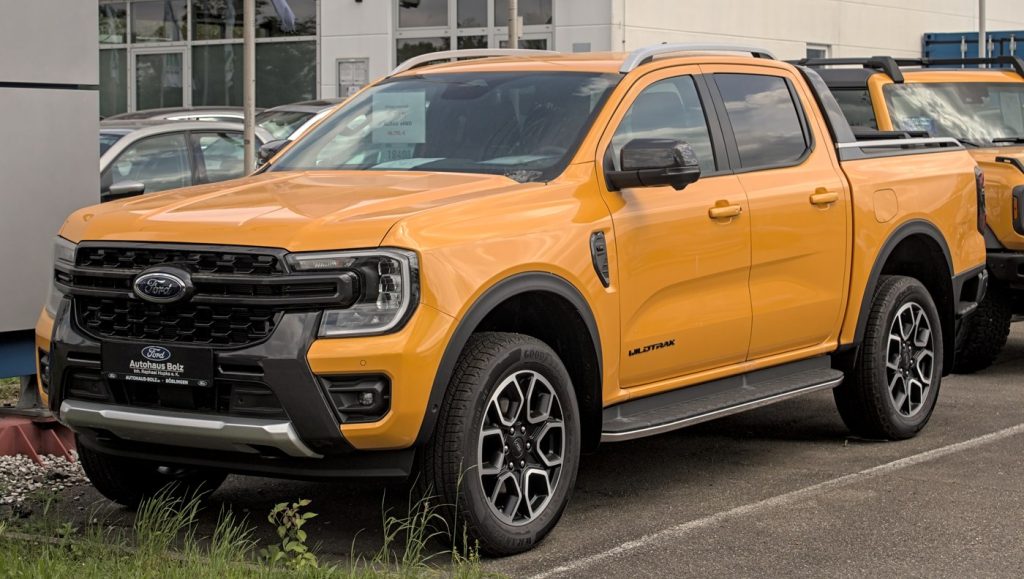 Used Pickup Light Commercial — type reference photograph